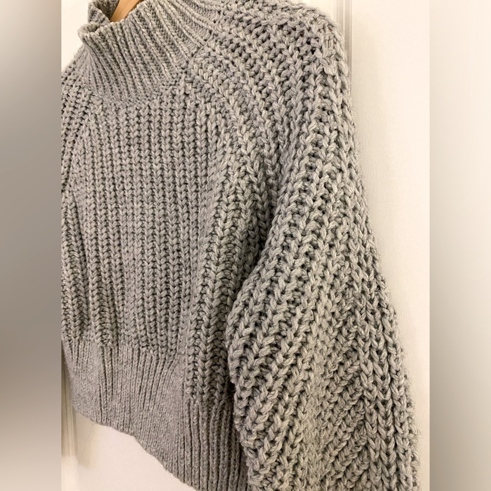 Cropped Sweater - Picture 3 of 3